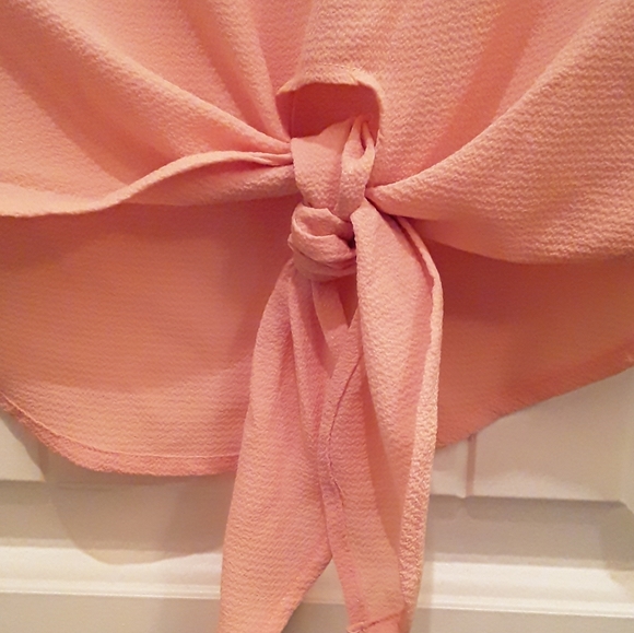 Soul Sanctuary medium peach flutter sleeve top - Picture 3 of 5